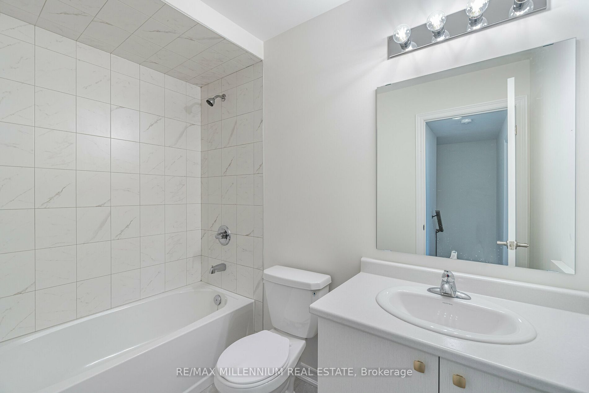 132 Aquasanta Crescent