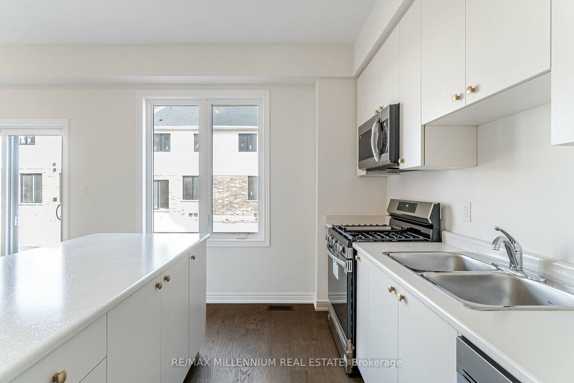 132 Aquasanta Crescent