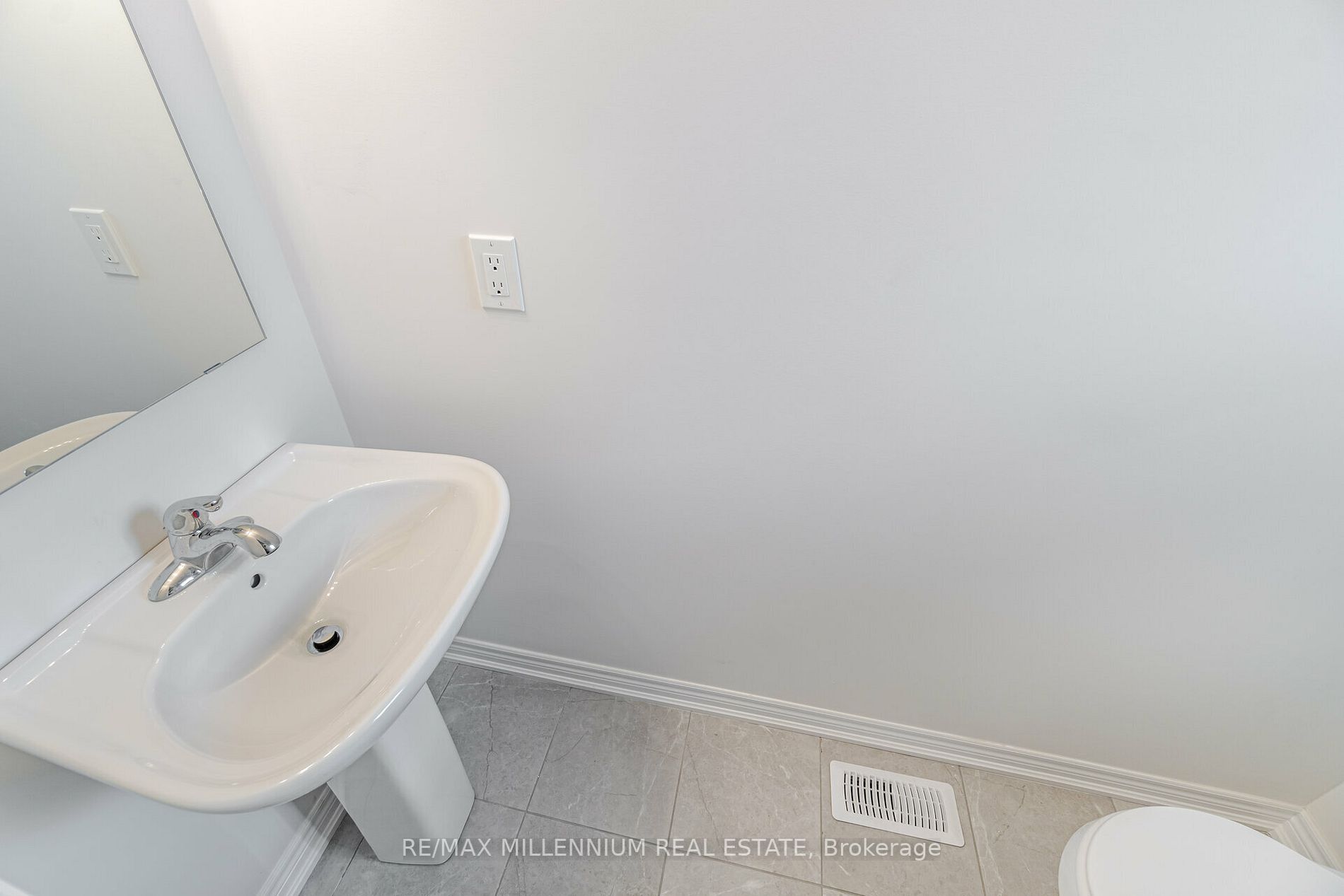 132 Aquasanta Crescent