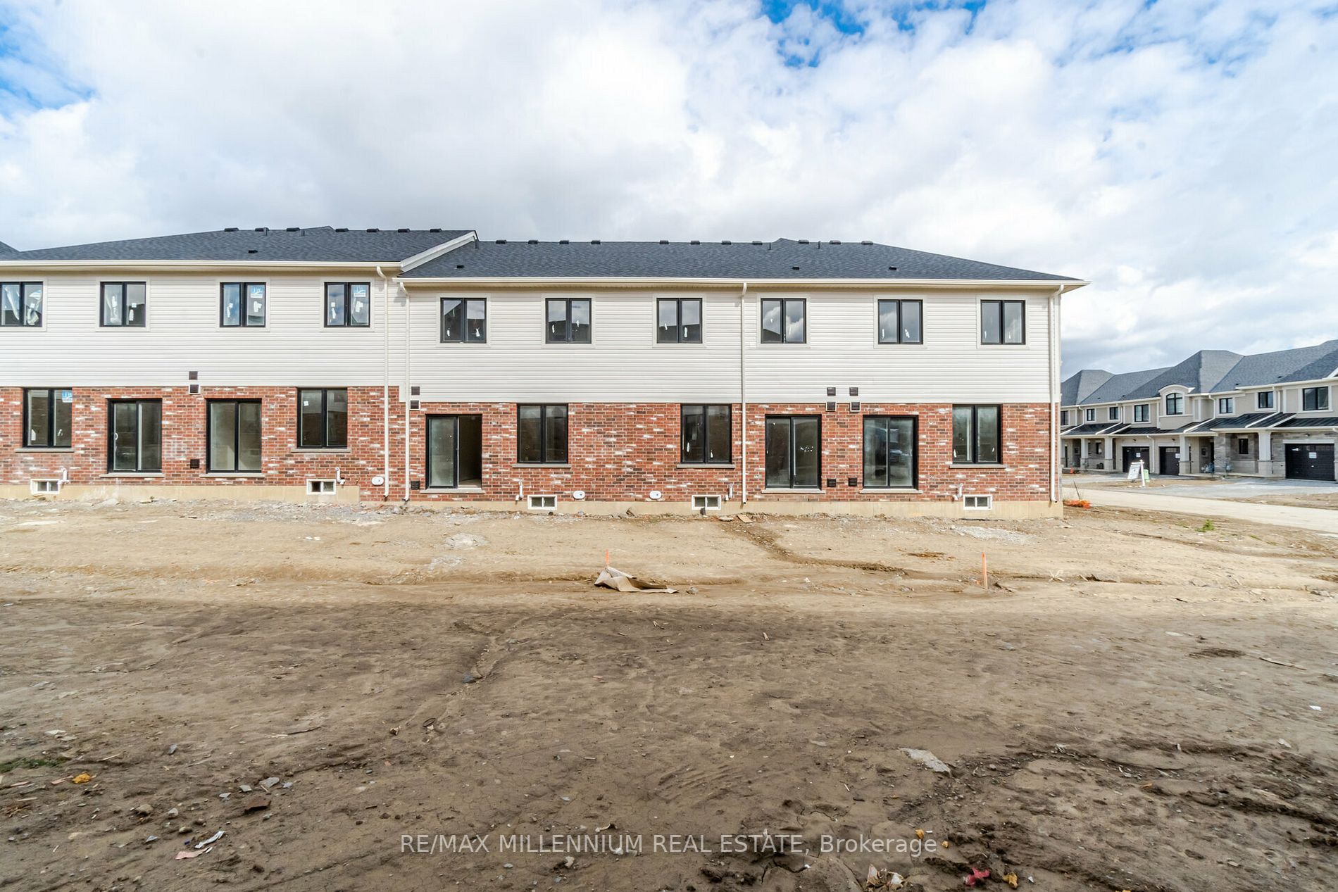 132 Aquasanta Crescent