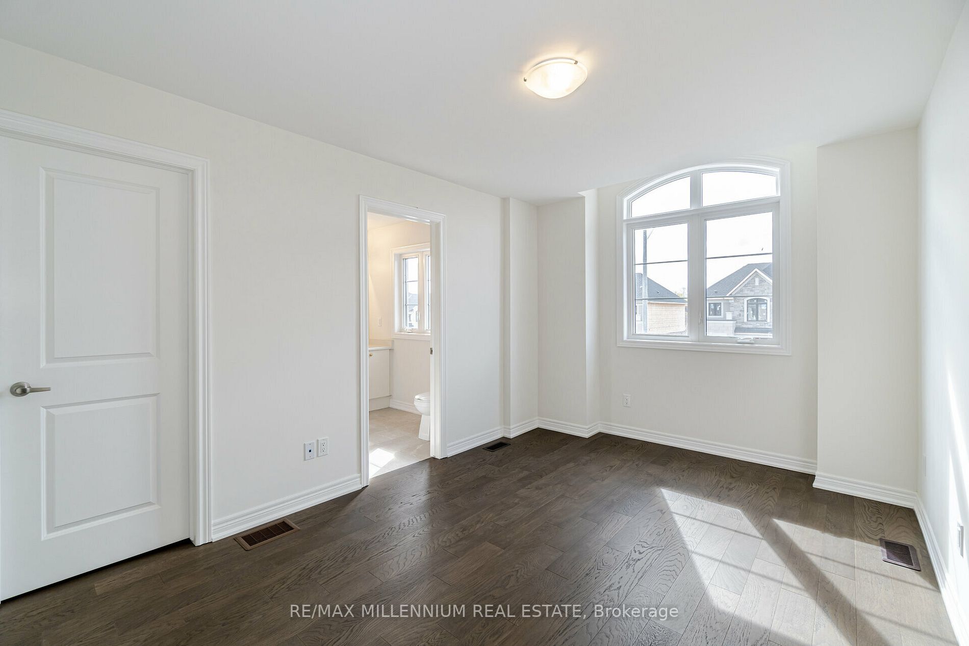 132 Aquasanta Crescent