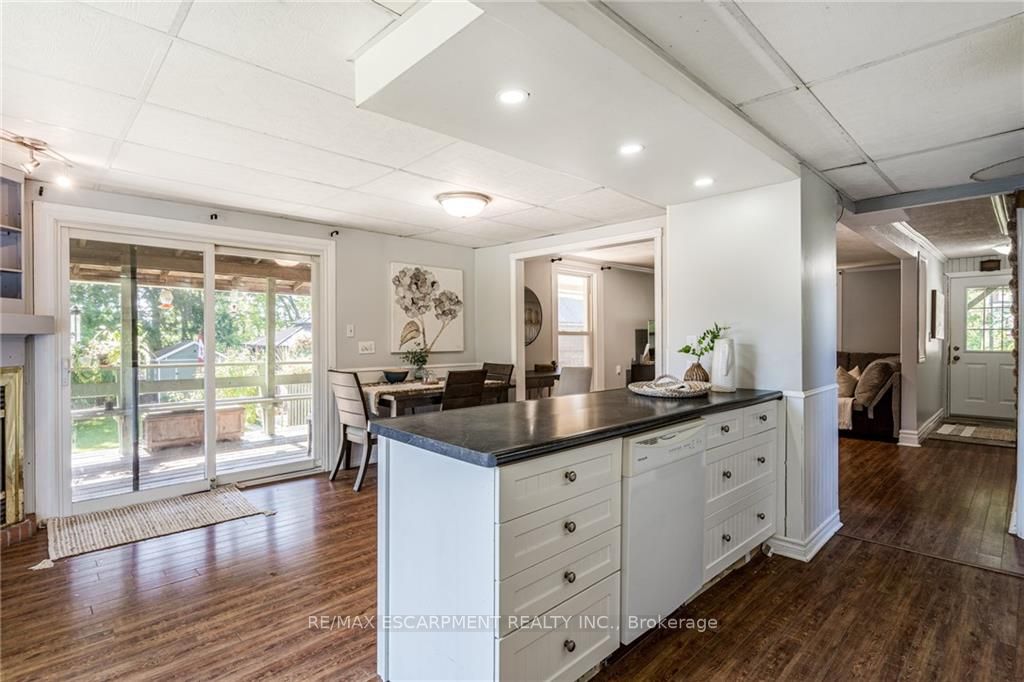 66 Mill St N