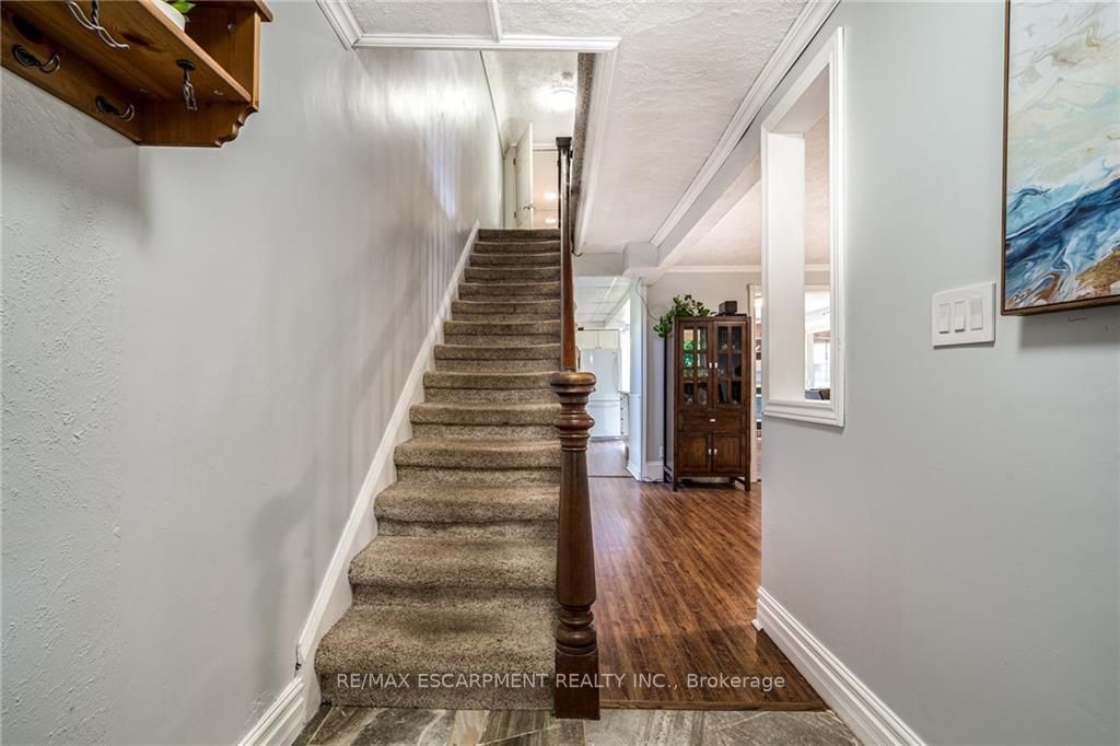 66 Mill St N