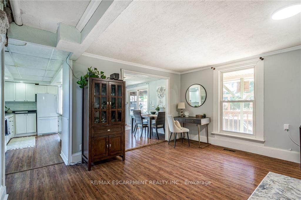 66 Mill St N