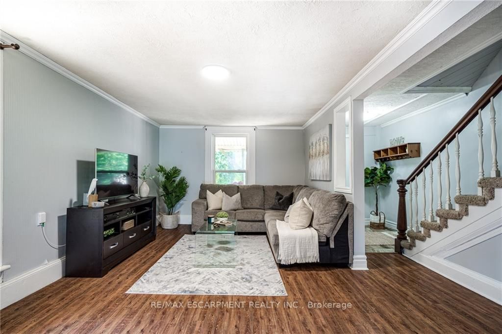 66 Mill St N