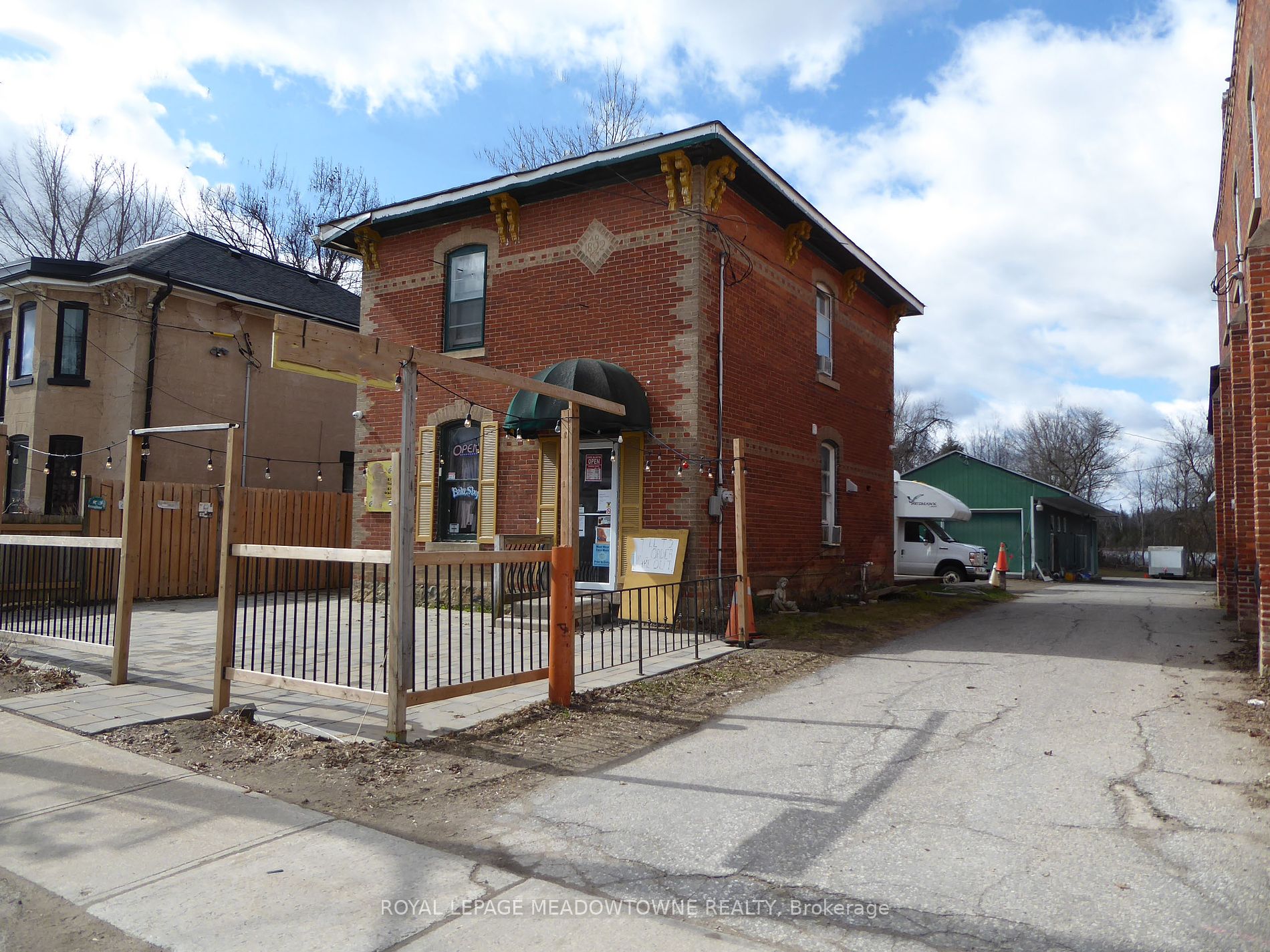 90 Trafalgar Rd
