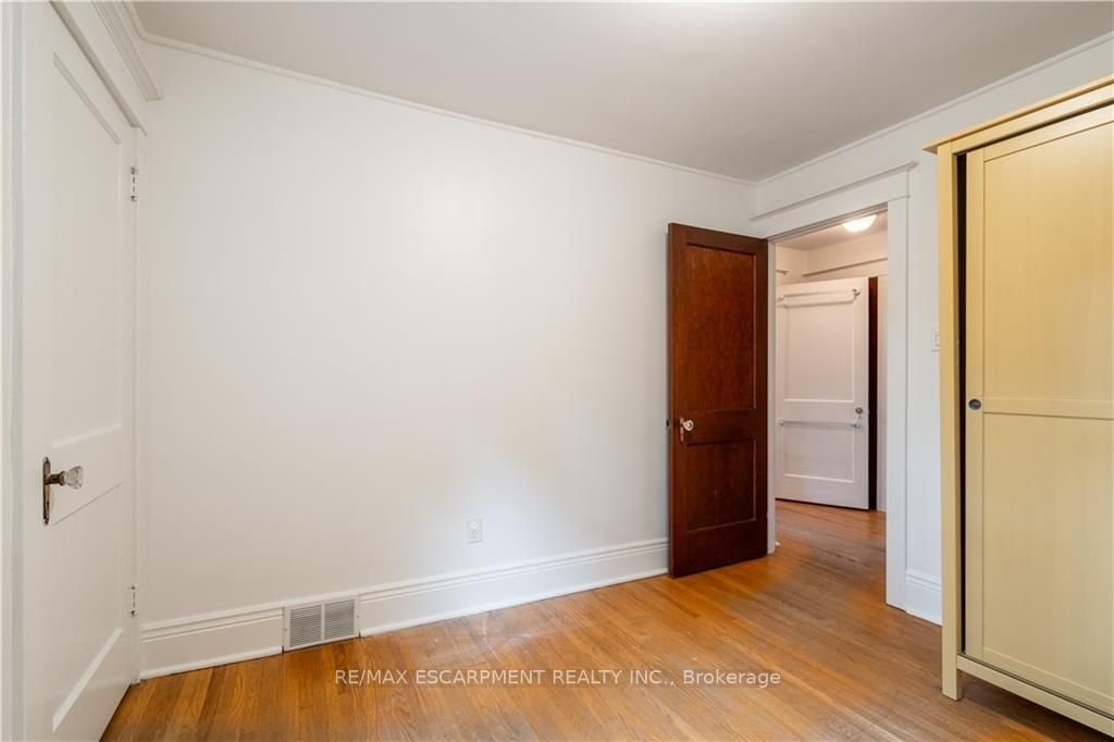 56 Newton Ave
