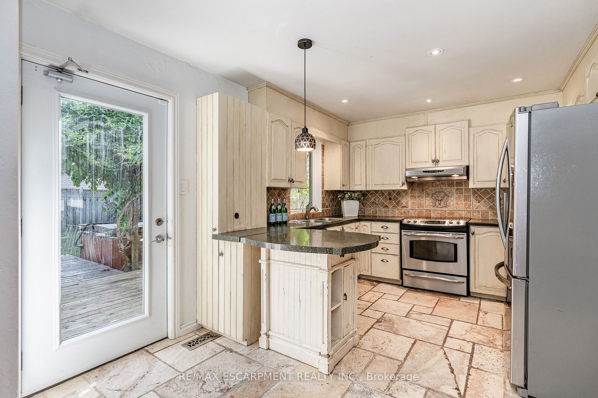 48 Chudleigh St