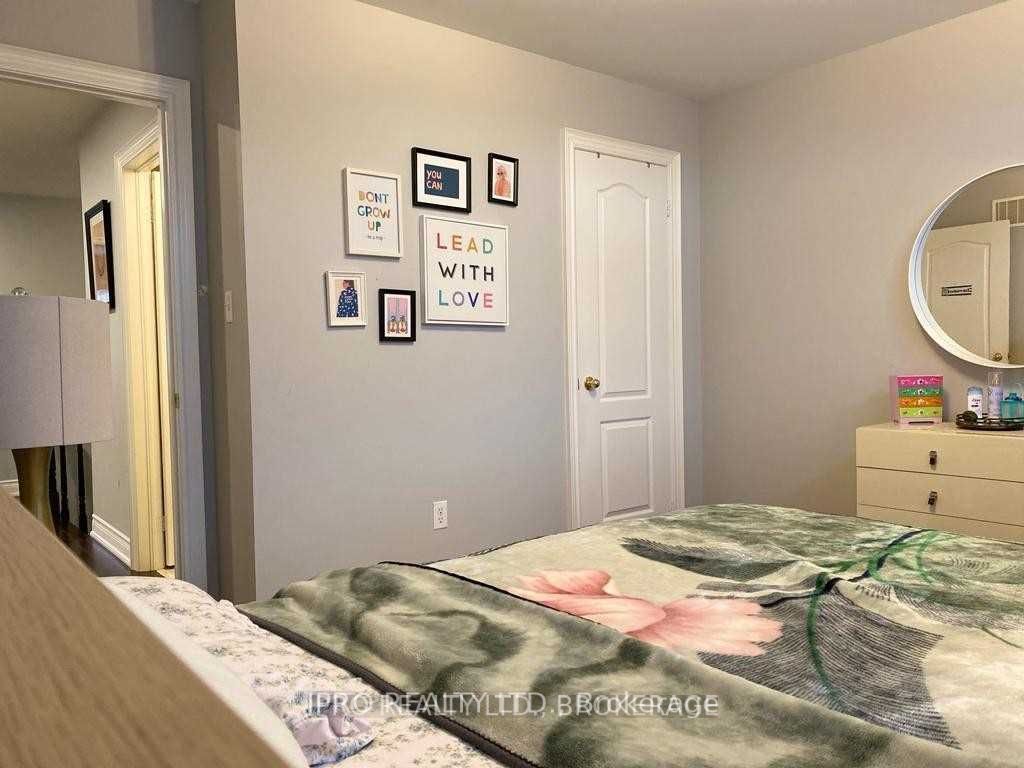 35 Prudham Cres