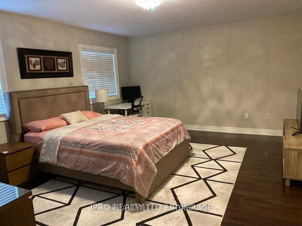 35 Prudham Cres