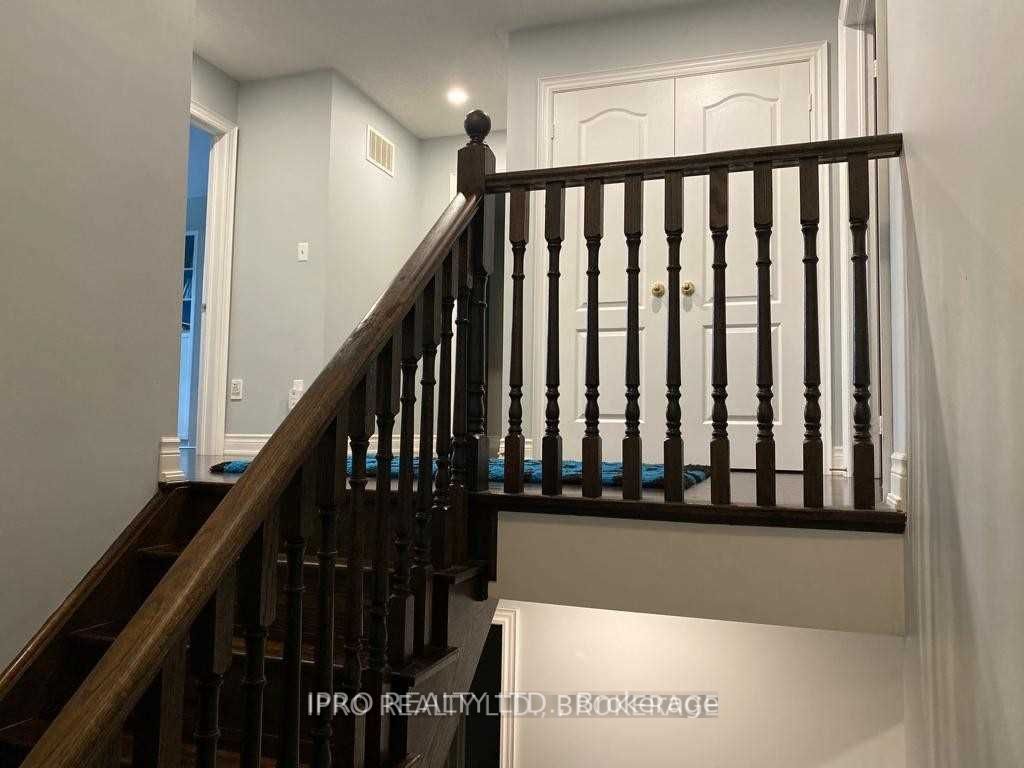 35 Prudham Cres