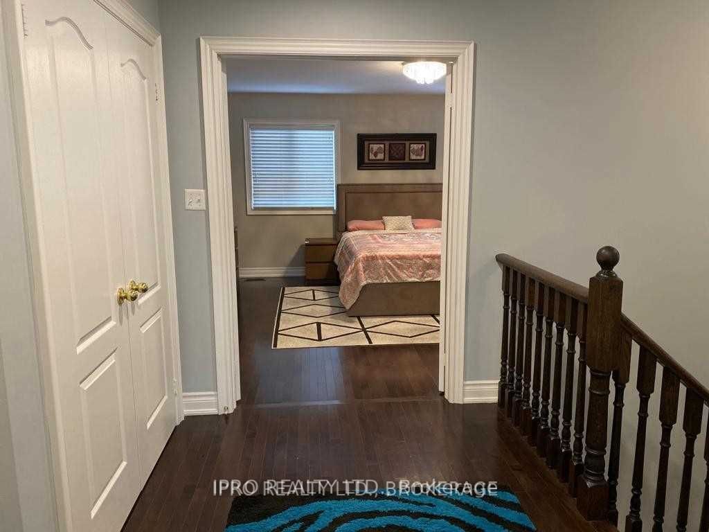 35 Prudham Cres