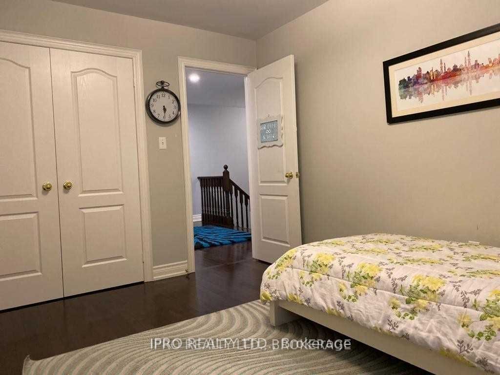 35 Prudham Cres