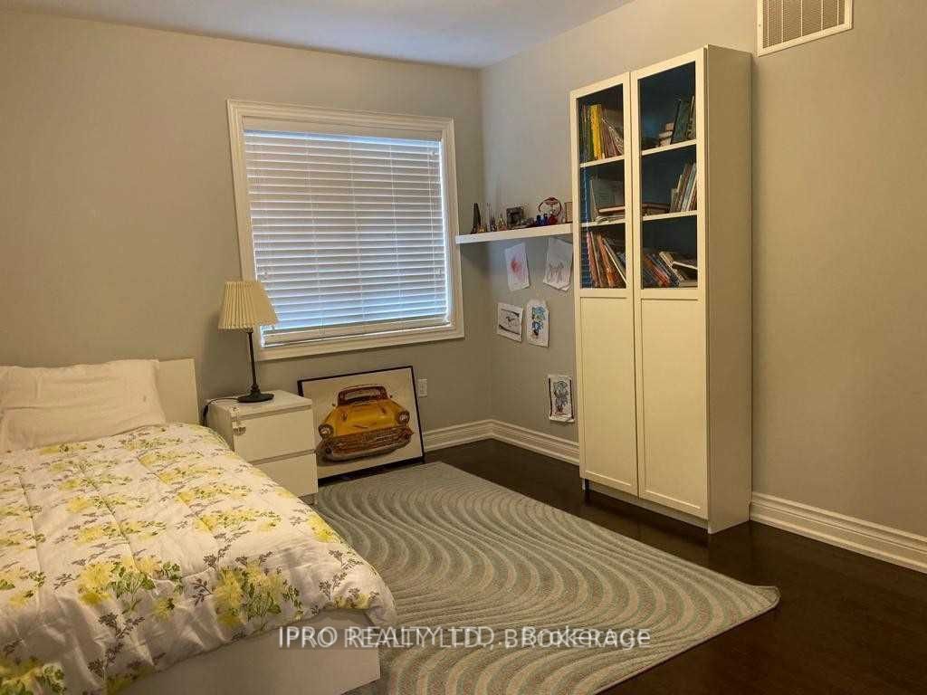 35 Prudham Cres