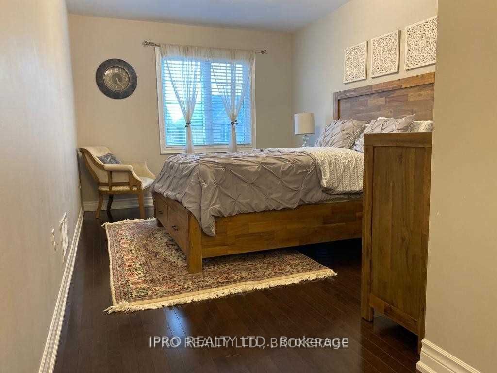 35 Prudham Cres