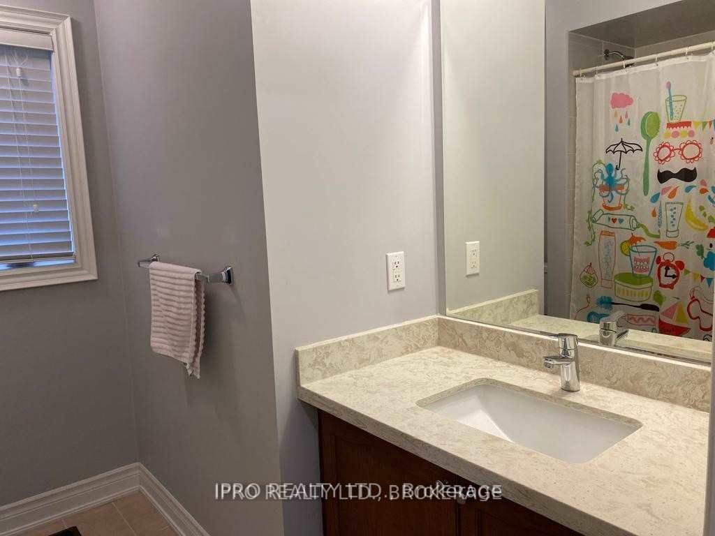 35 Prudham Cres
