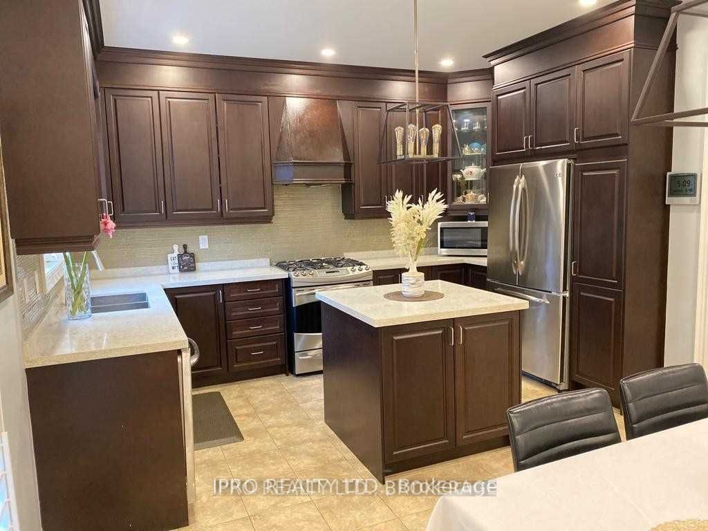 35 Prudham Cres