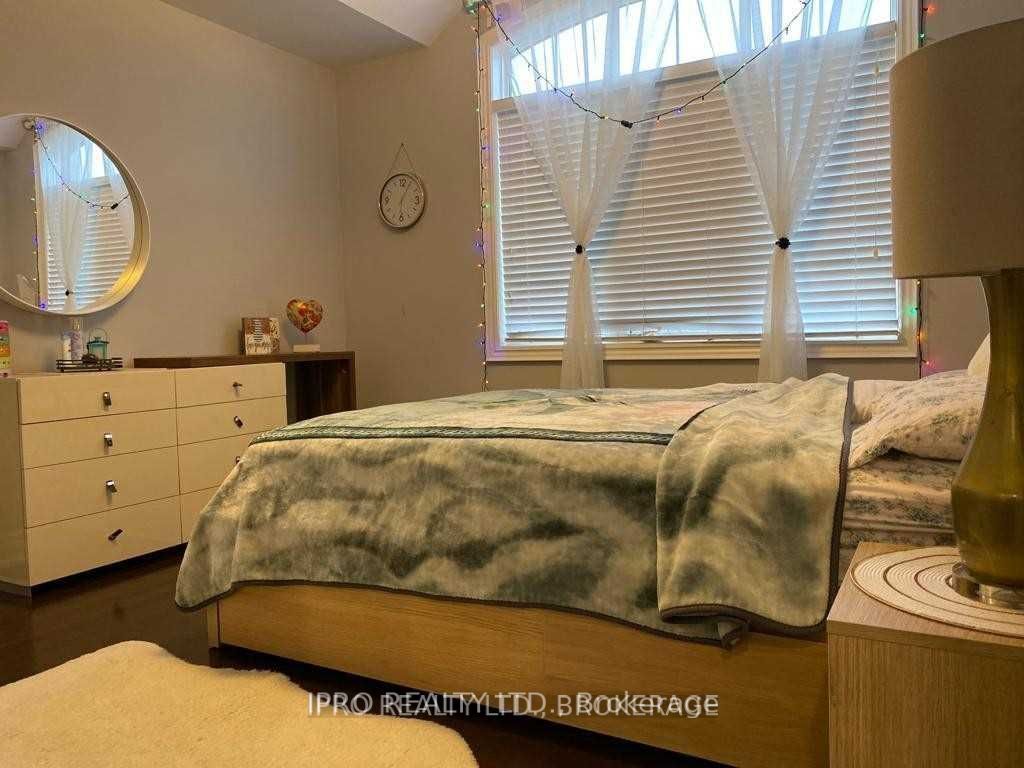 35 Prudham Cres