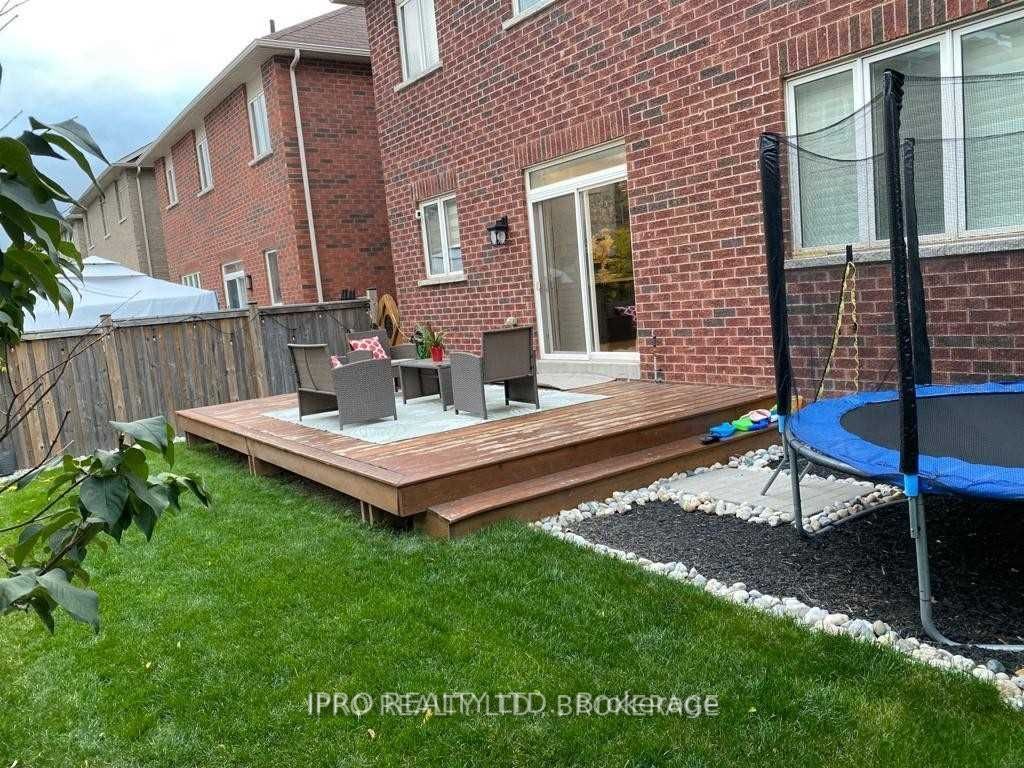35 Prudham Cres