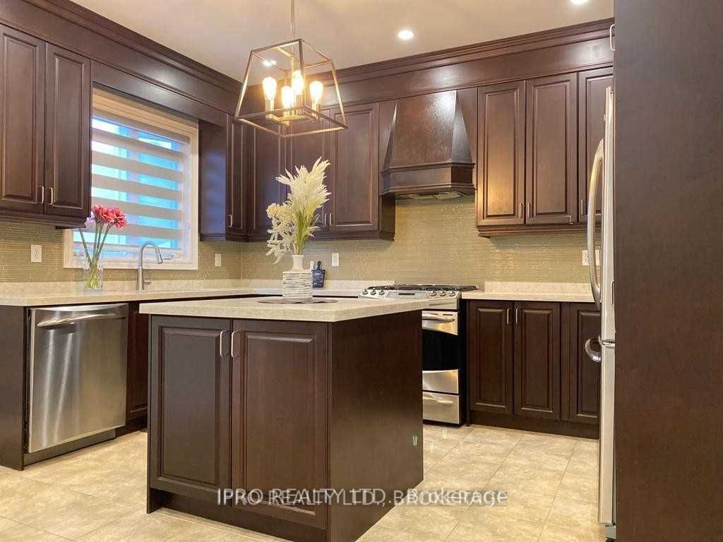 35 Prudham Cres