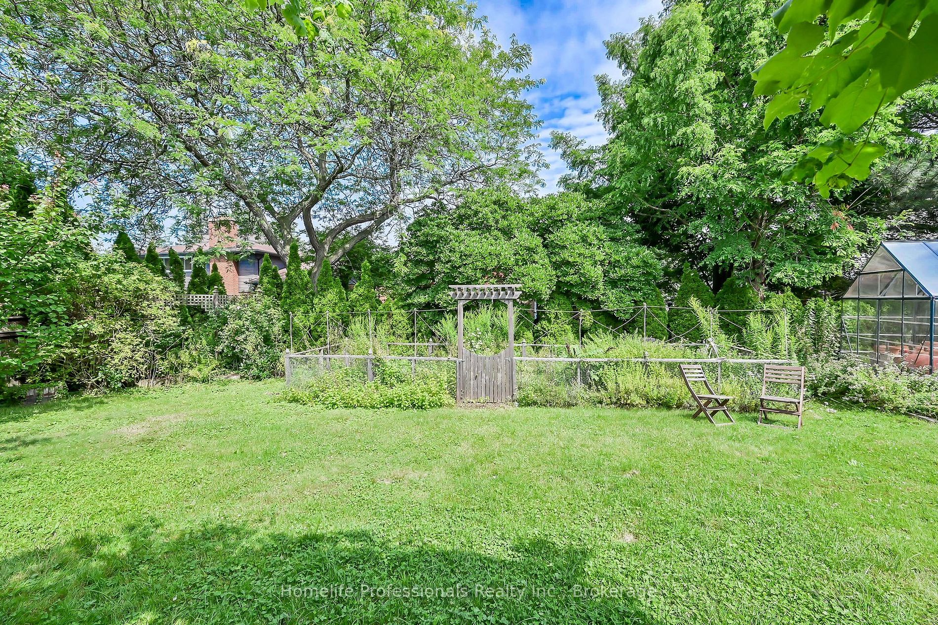 570 TOMAHAWK Crescent