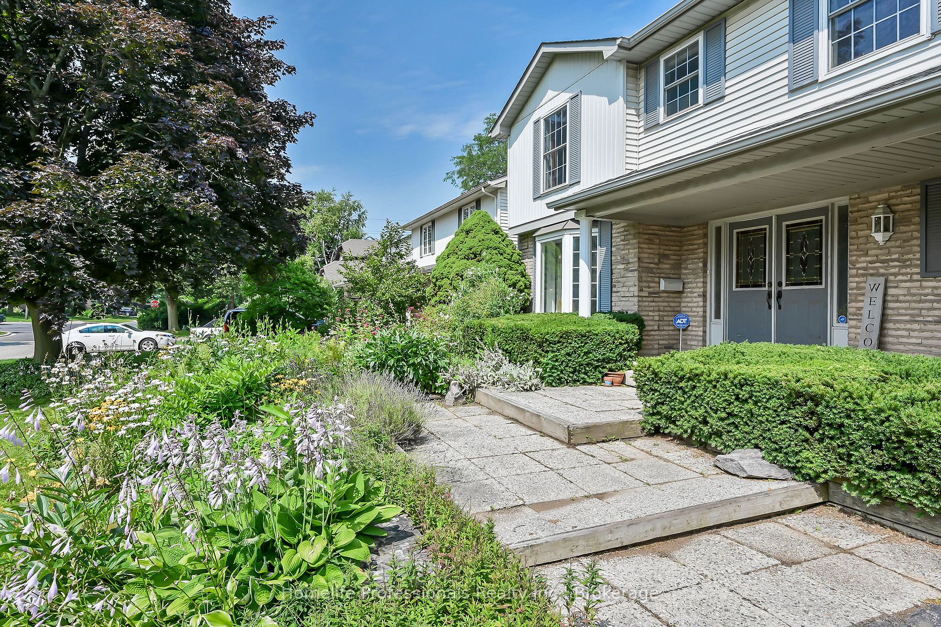 570 TOMAHAWK Crescent