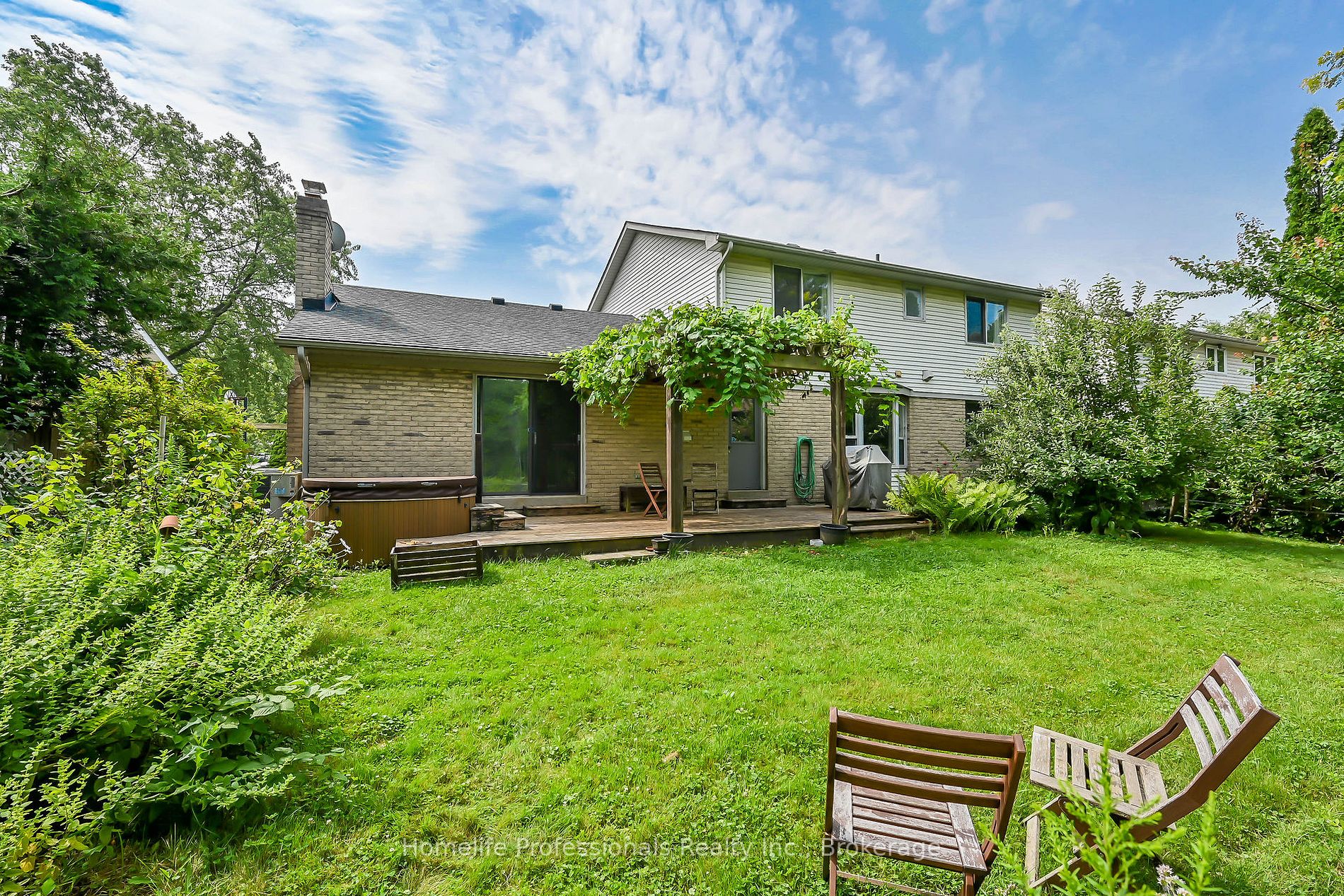 570 TOMAHAWK Crescent