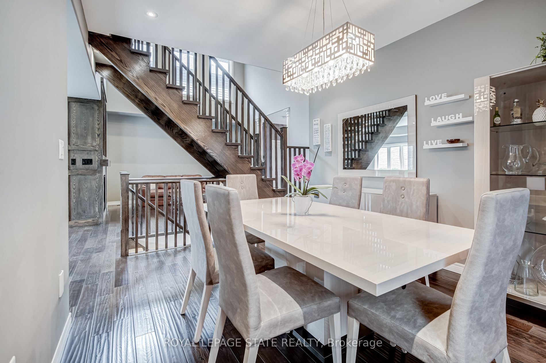 84 Lorne Ave
