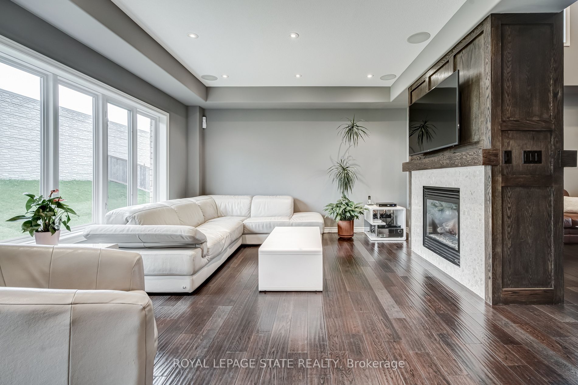 84 Lorne Ave