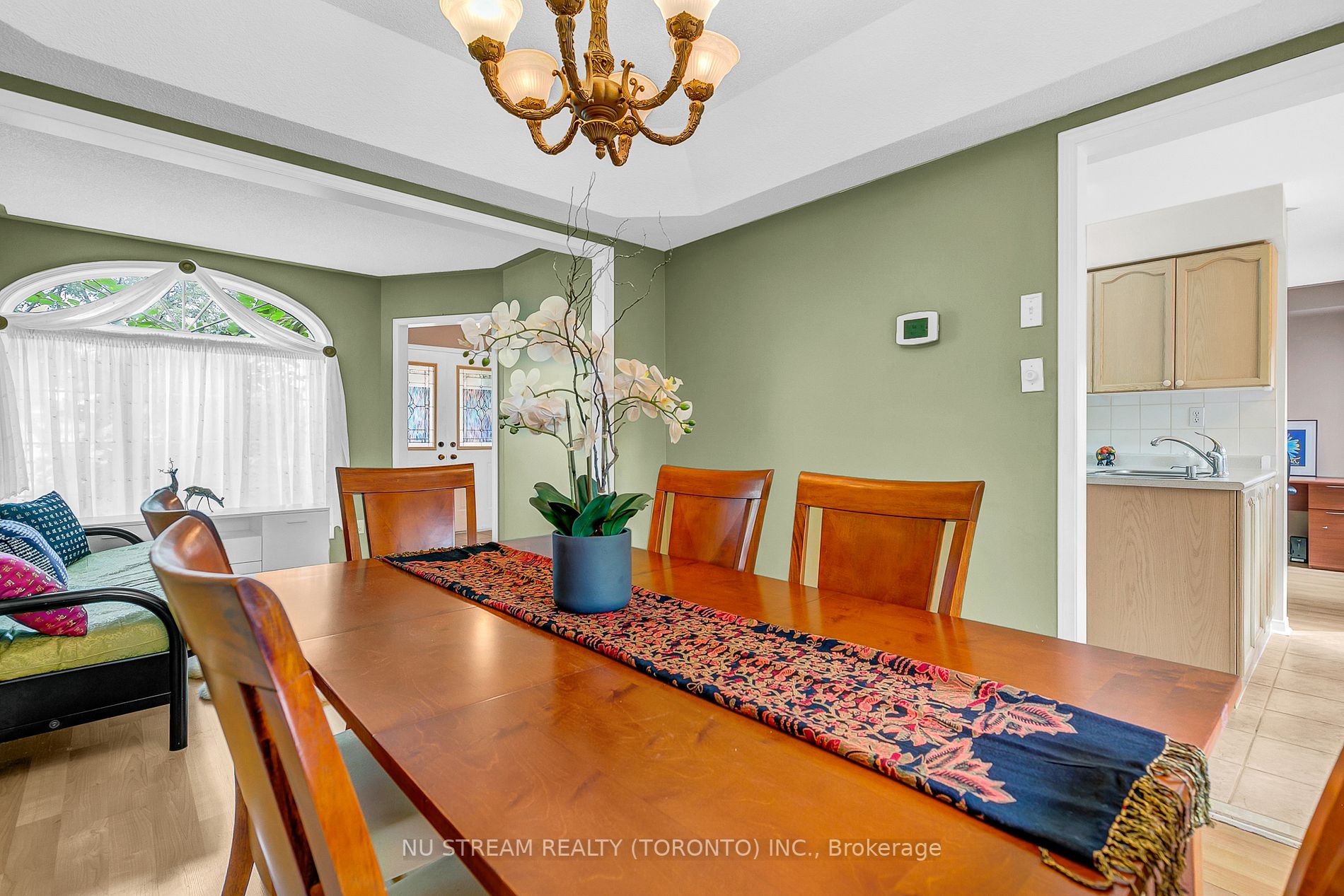 1063 Peach Blossom Cres