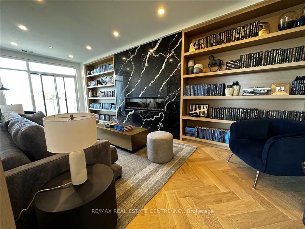 71 Wyndham Street S, #602