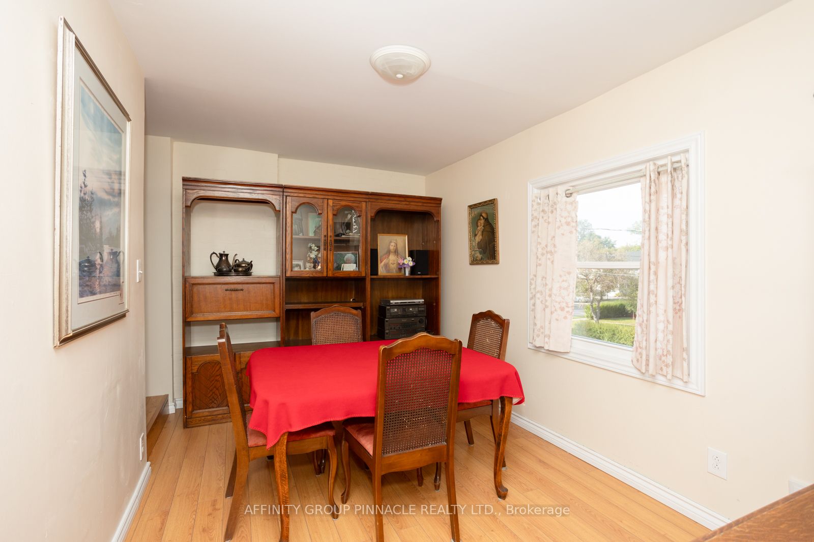 70 Wellington St