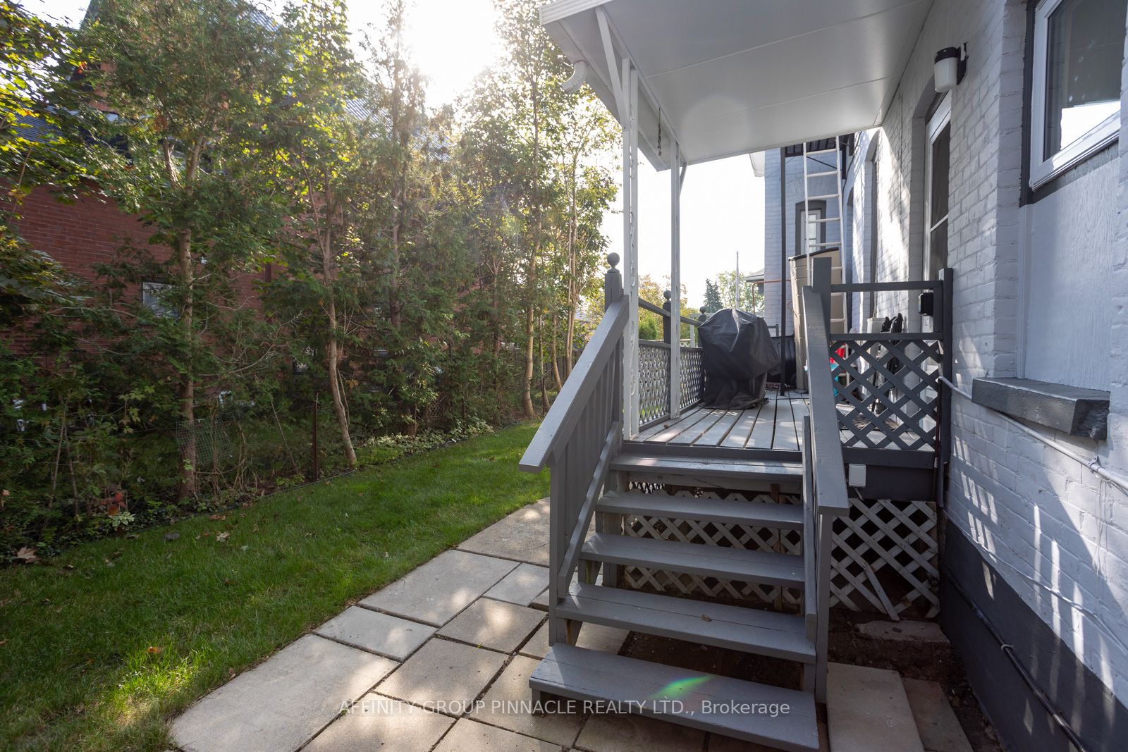 70 Wellington St