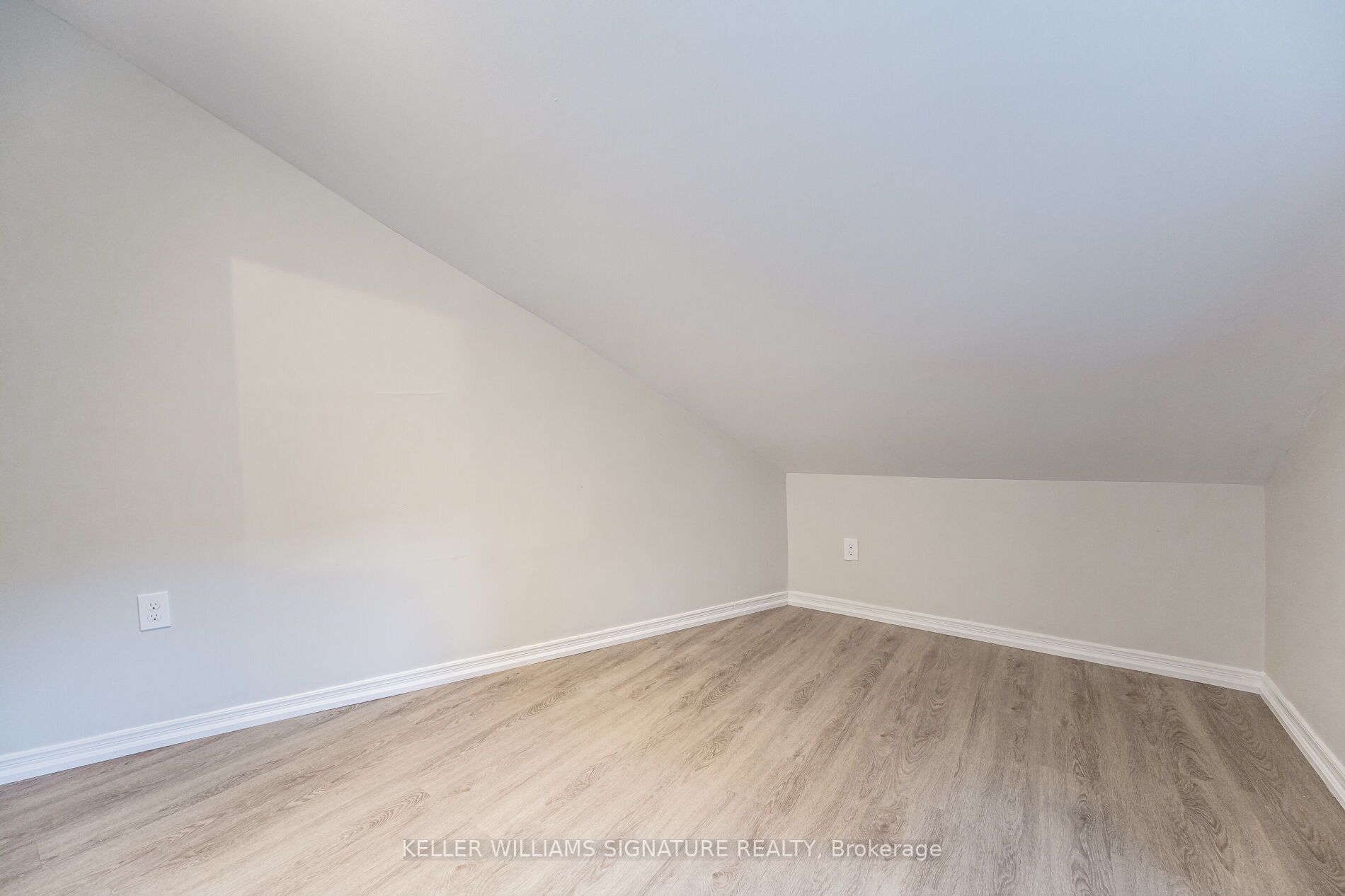 190 Catharines St S, #3