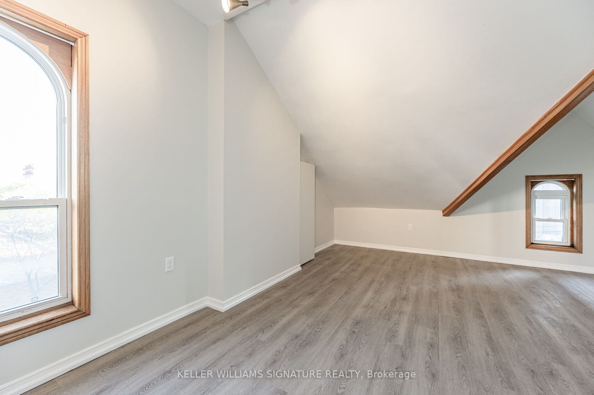 190 Catharines St S, #3