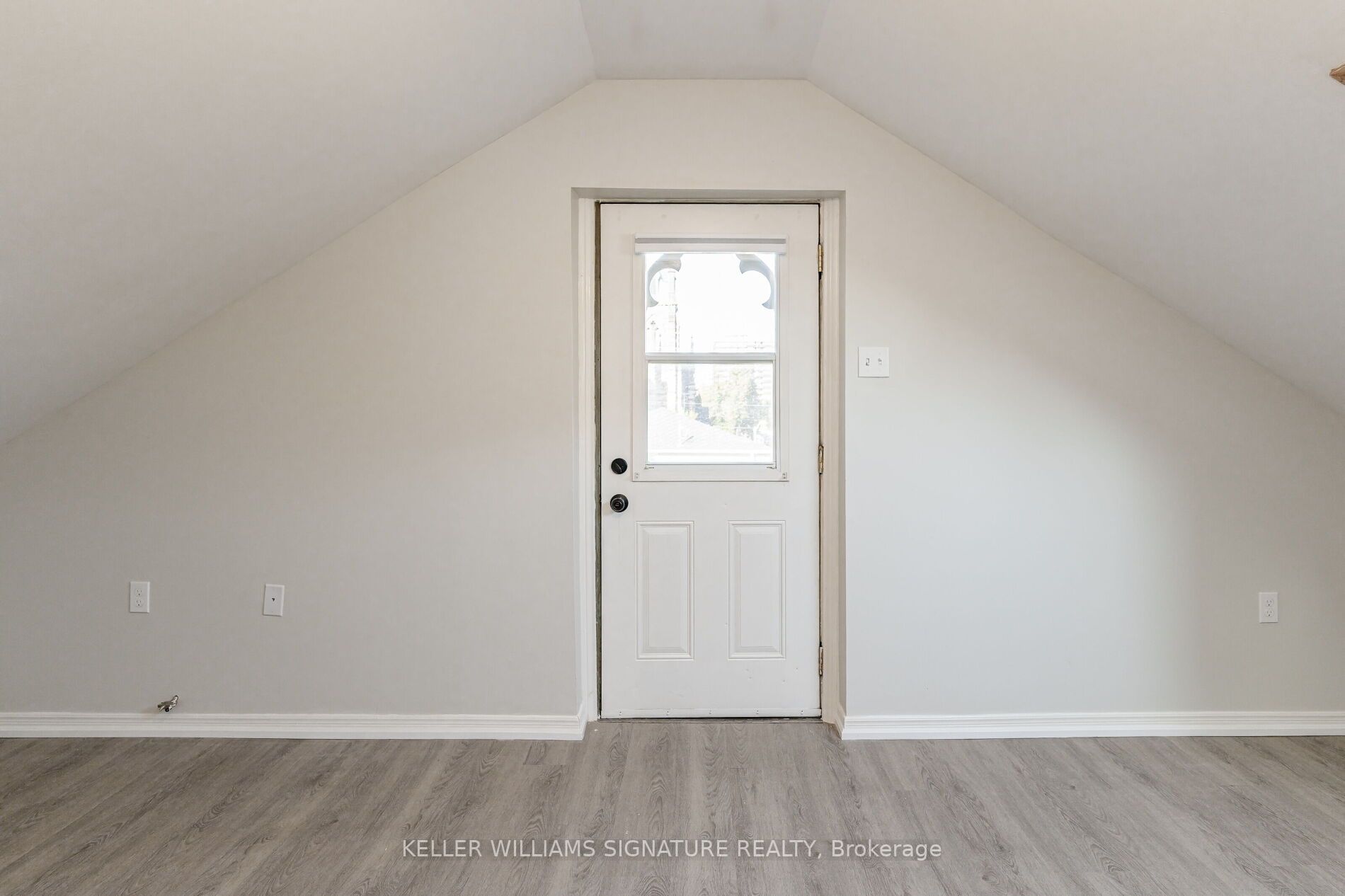190 Catharines St S, #3