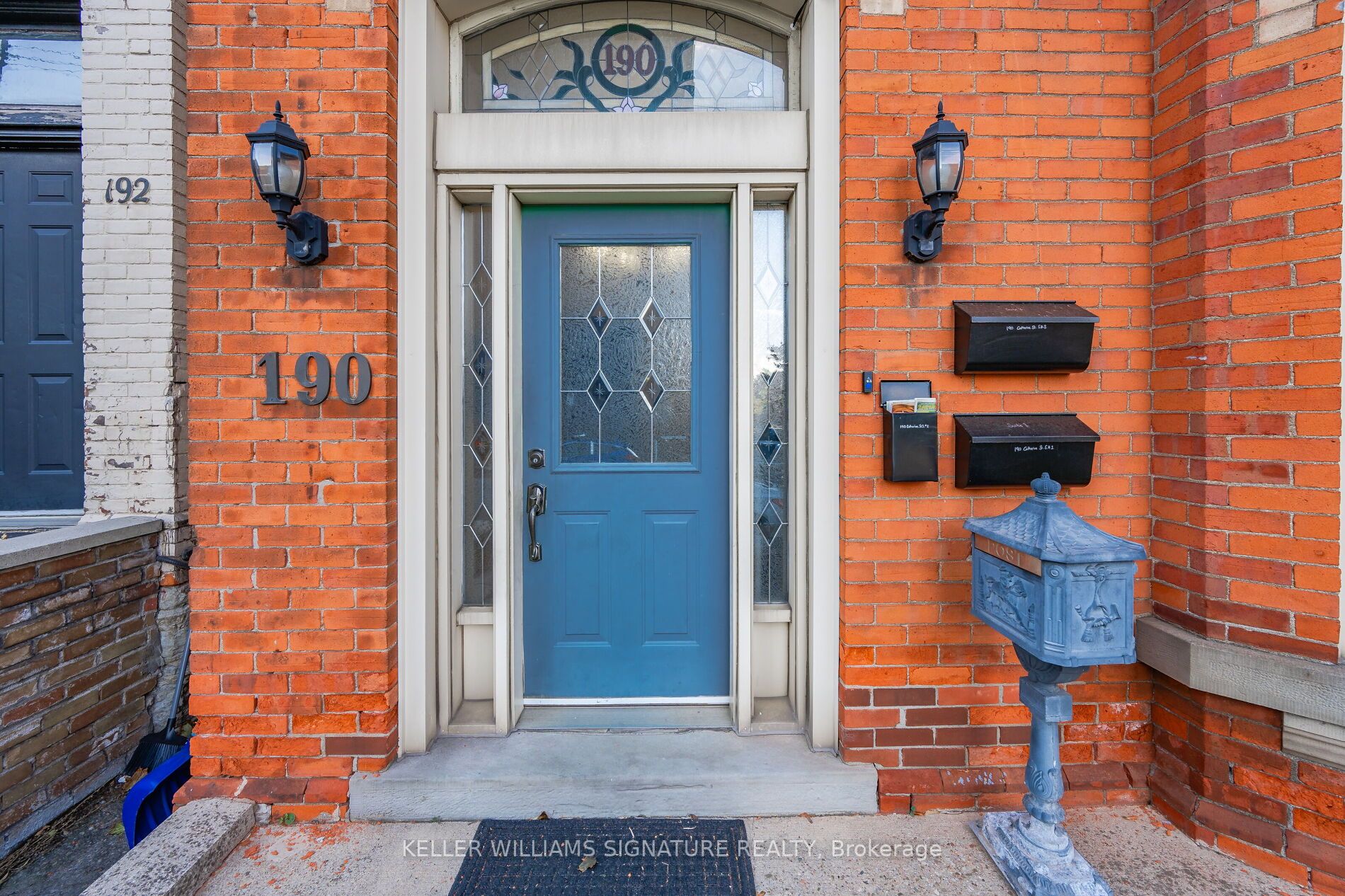 190 Catharines St S, #3