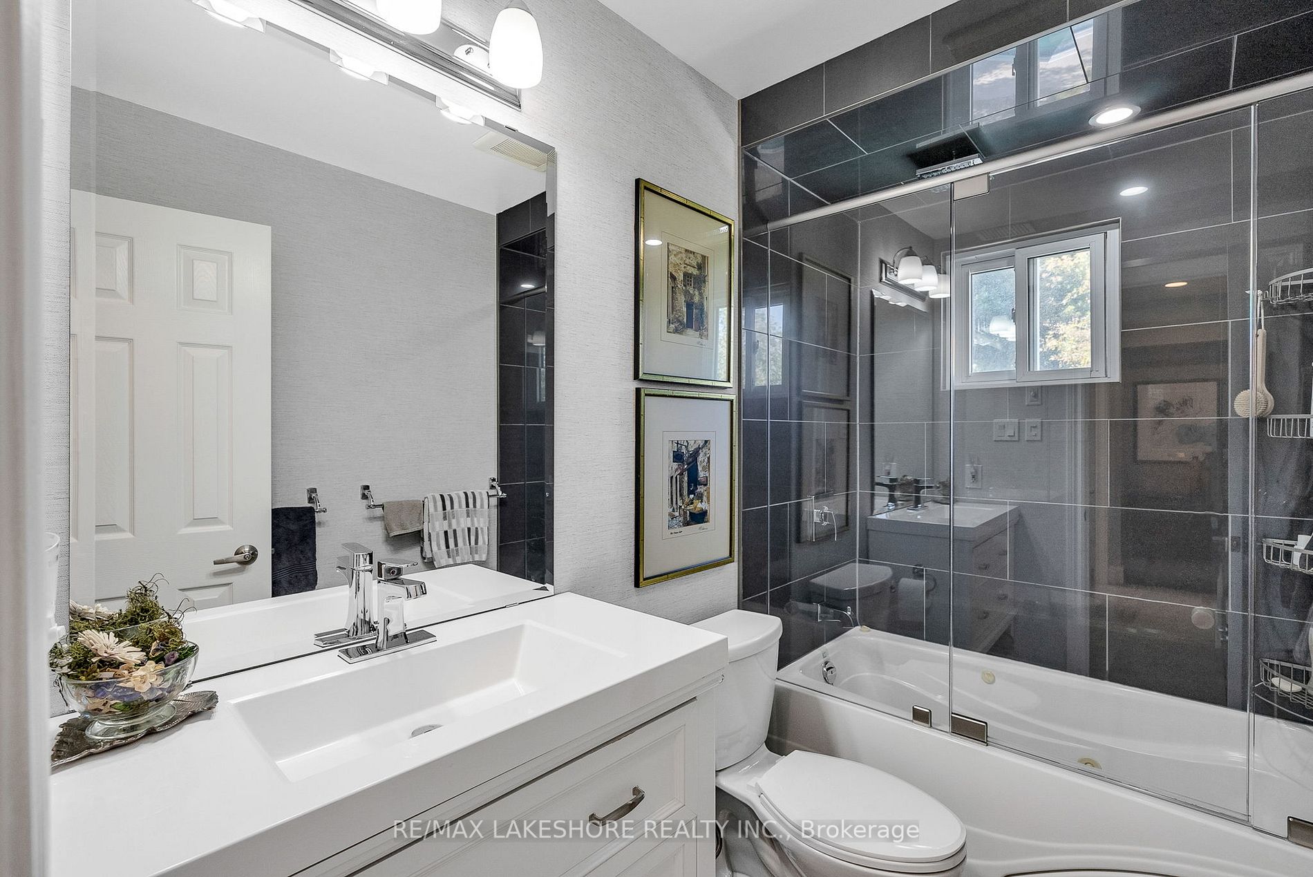701 Jeffrey Cres