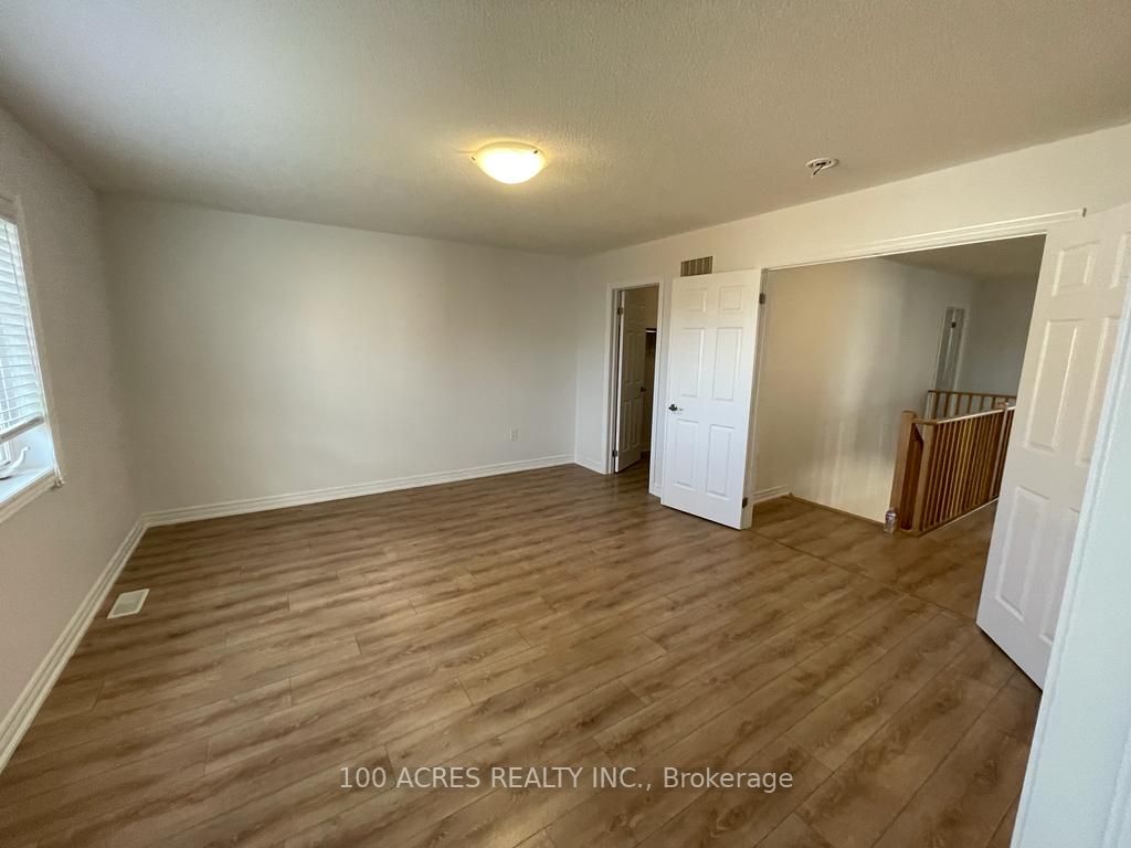 724 Gilmour Cres