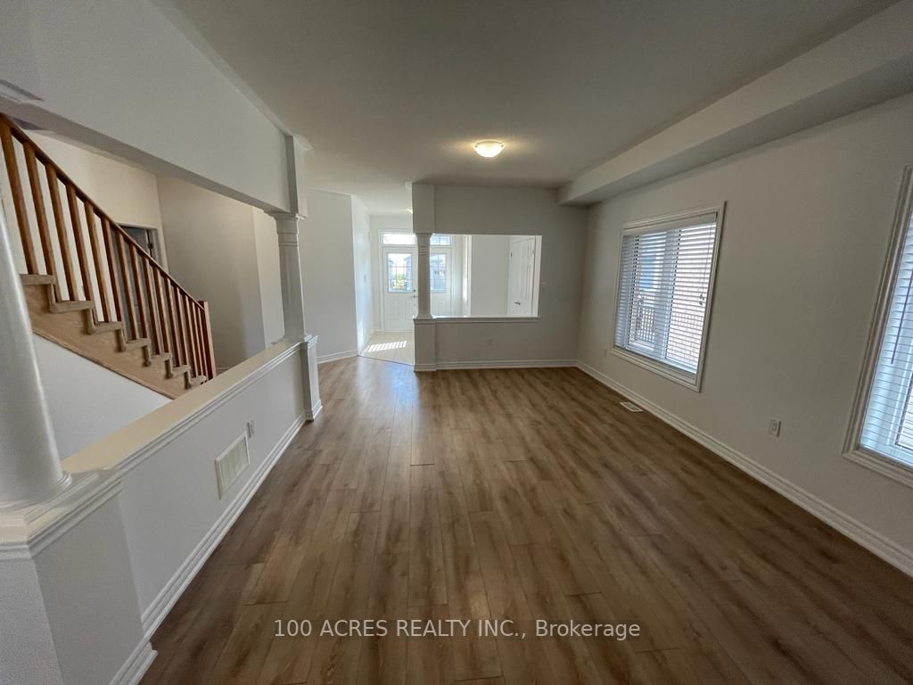 724 Gilmour Cres