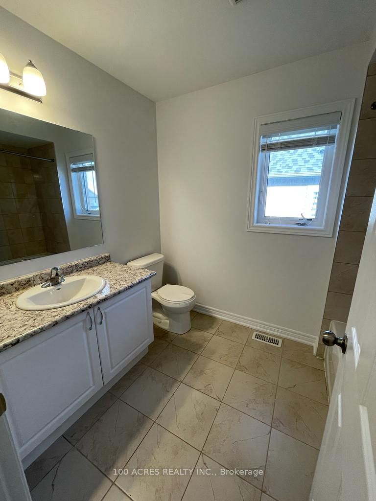 724 Gilmour Cres