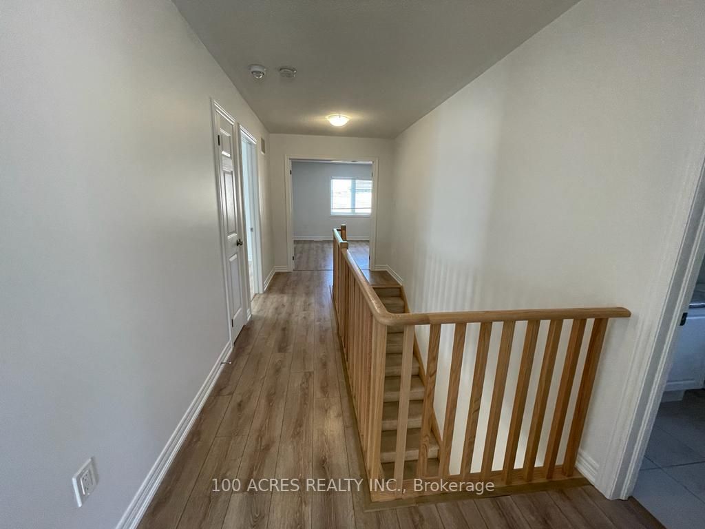 724 Gilmour Cres