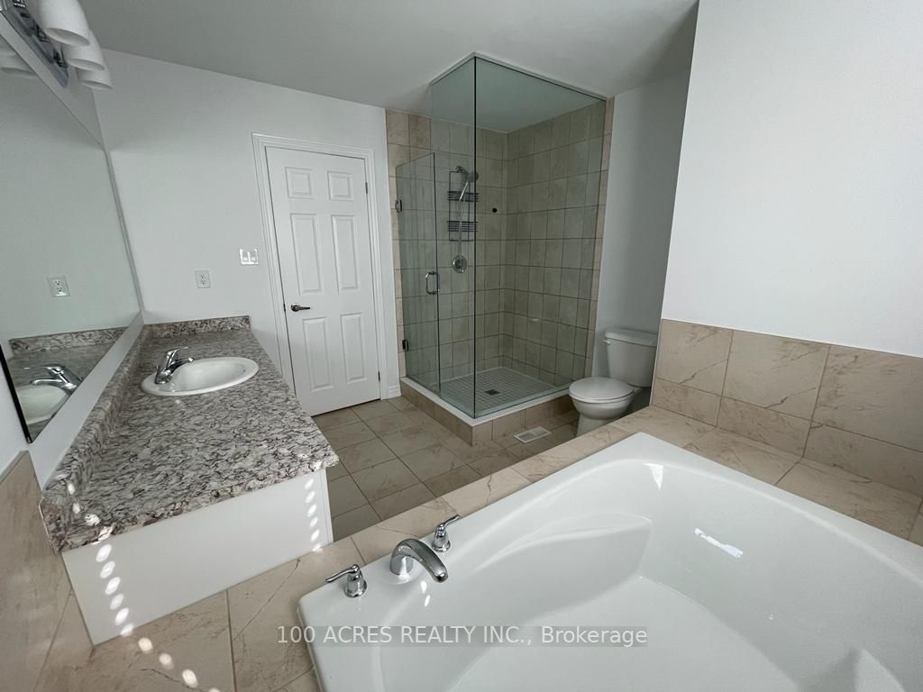 724 Gilmour Cres