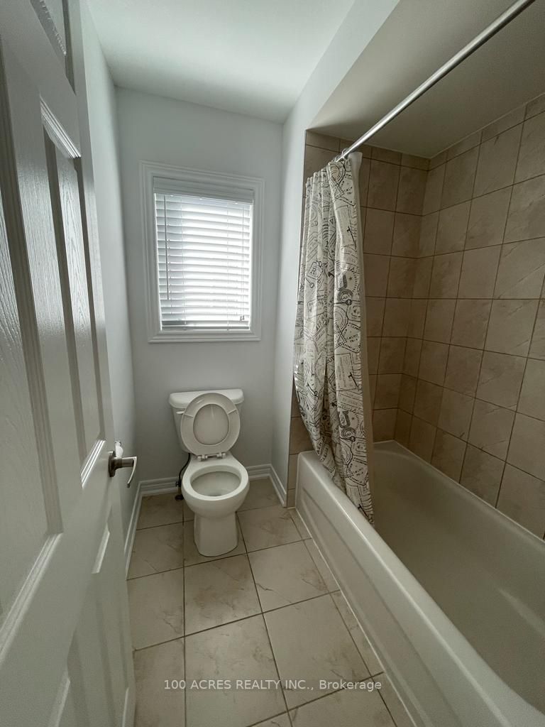 724 Gilmour Cres