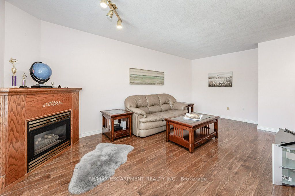 211 Gatestone Dr