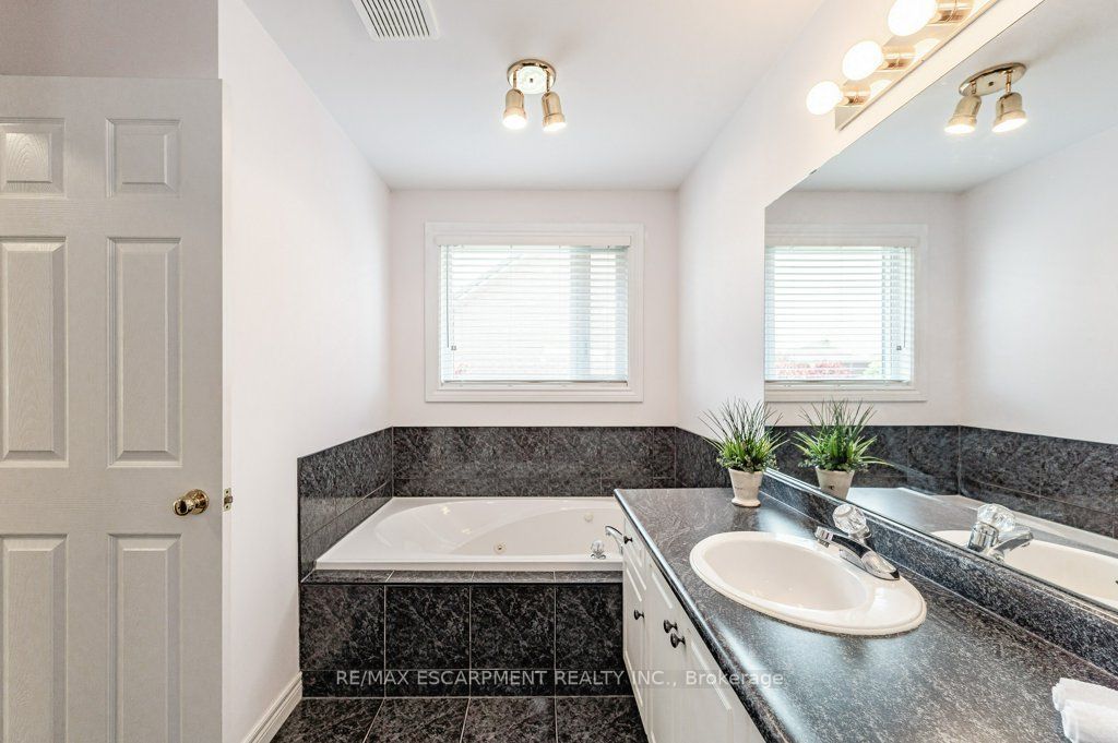211 Gatestone Dr