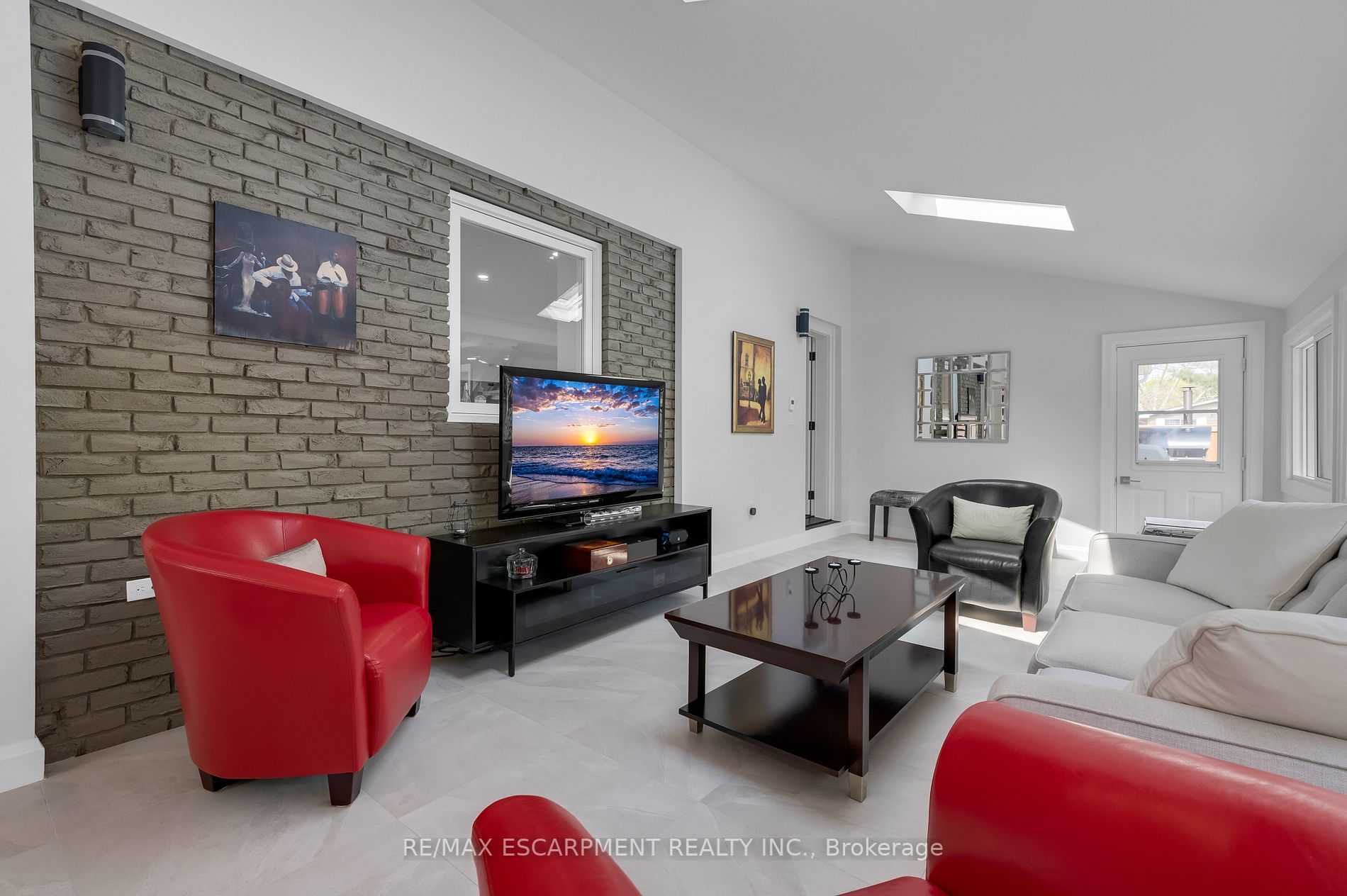 83 Dorchester Dr