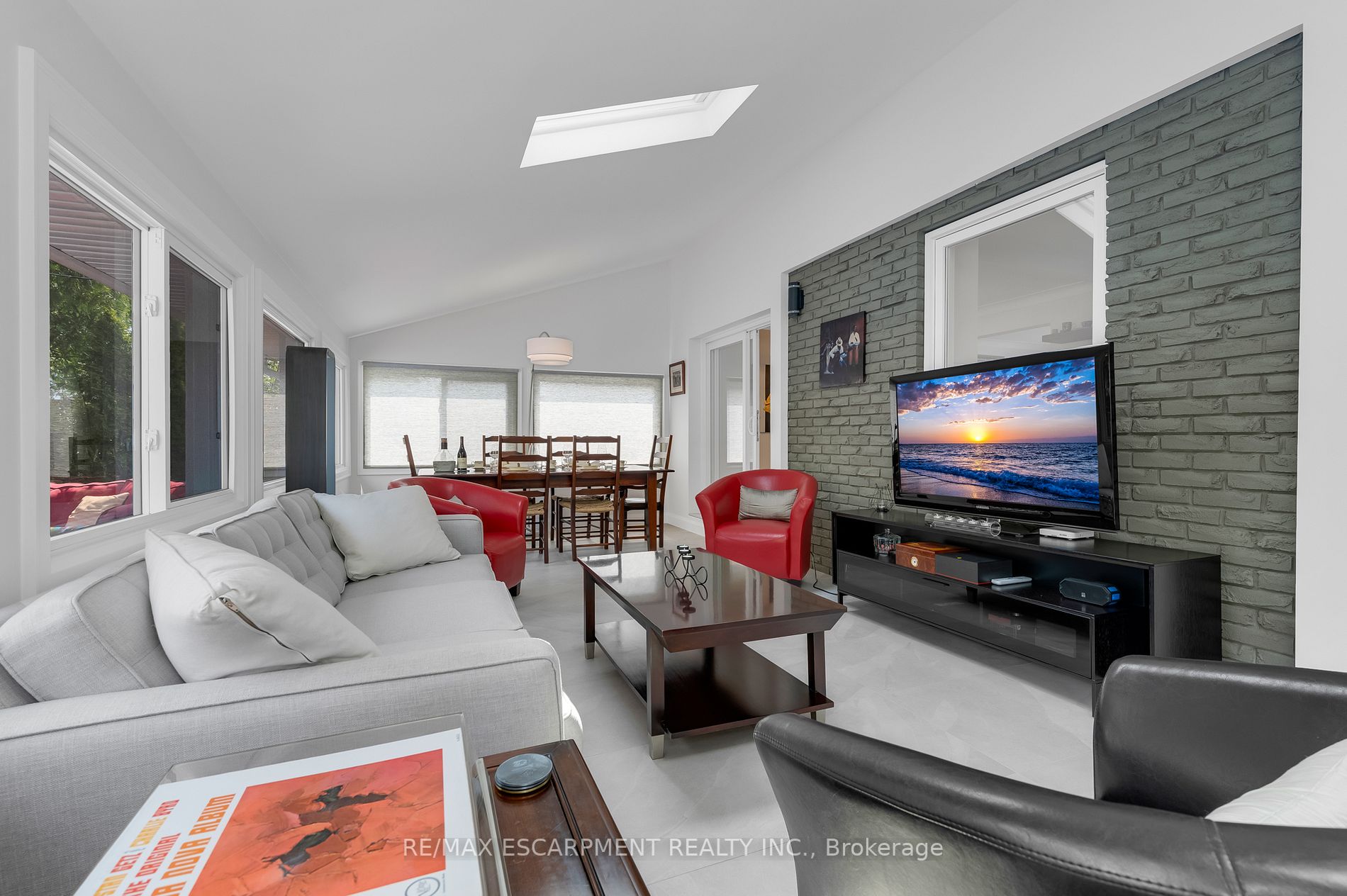 83 Dorchester Dr