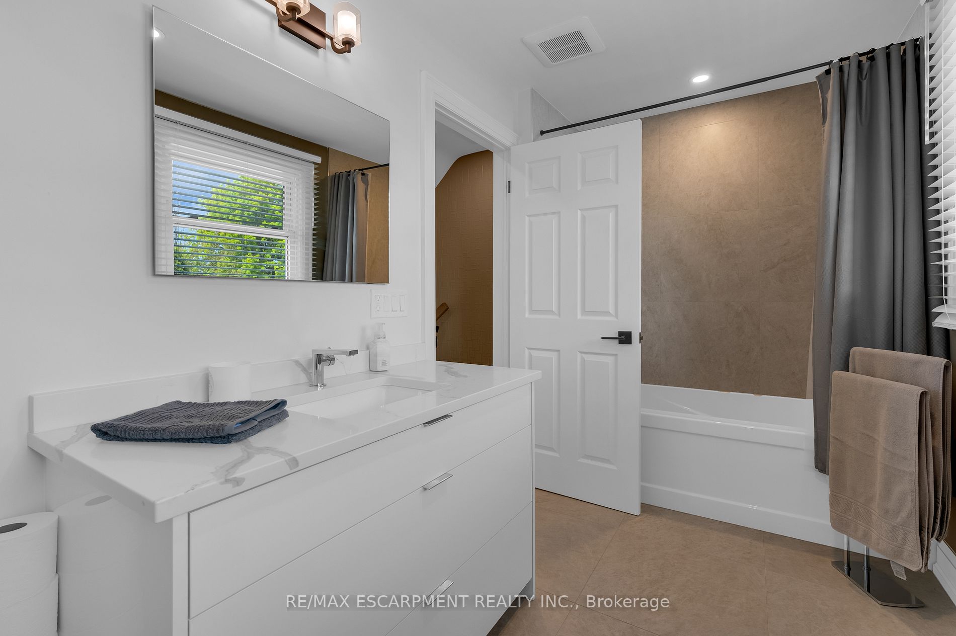 83 Dorchester Dr