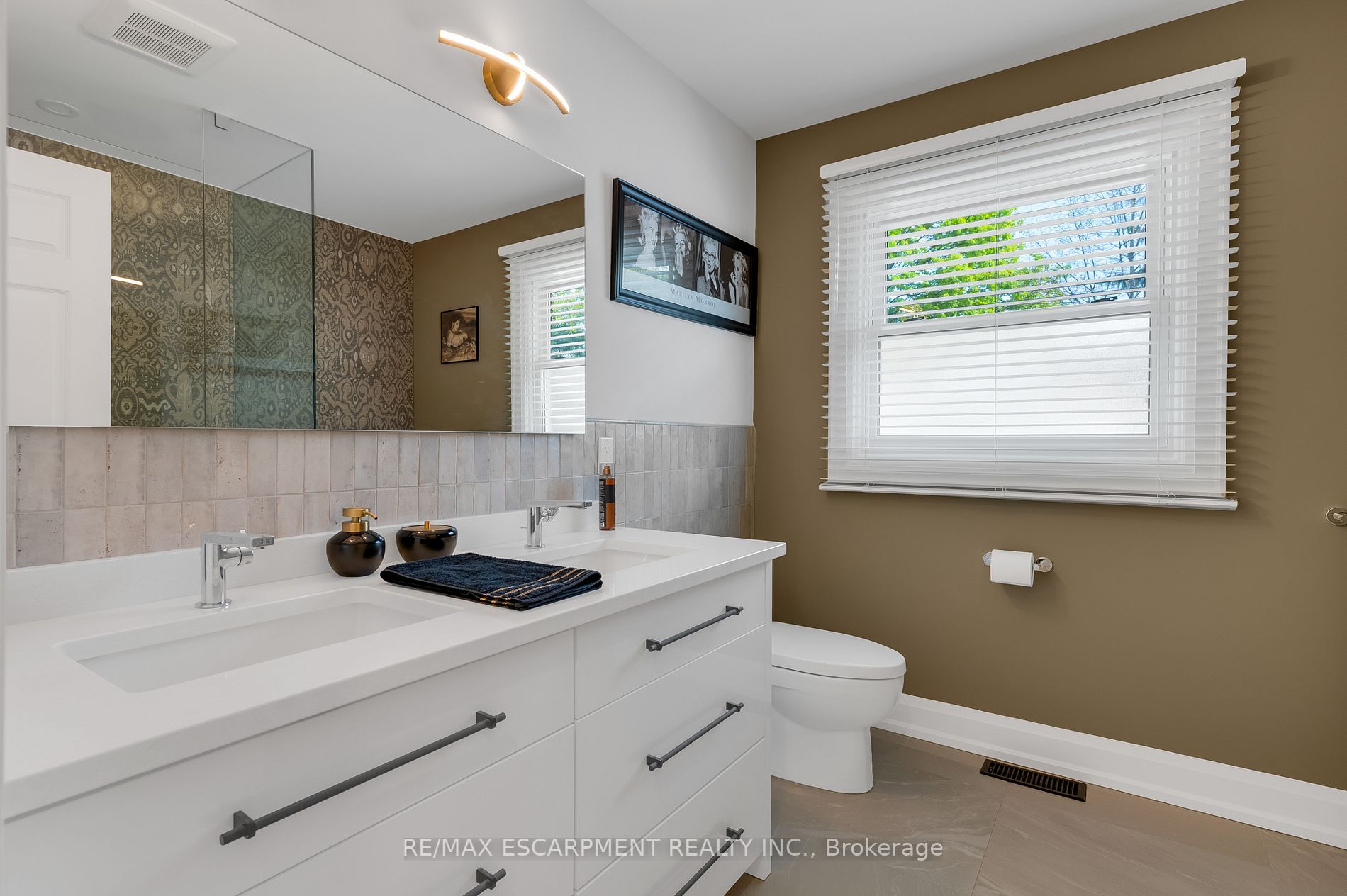 83 Dorchester Dr